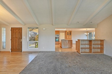 This beautifully maintained 3-bedroom, 2.5-bath single-level on Oak Knoll Golf Course in Oregon - for sale on GolfHomes.com, golf home, golf lot