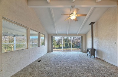 This beautifully maintained 3-bedroom, 2.5-bath single-level on Oak Knoll Golf Course in Oregon - for sale on GolfHomes.com, golf home, golf lot