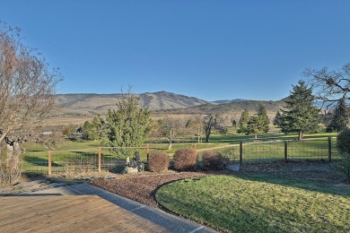 This beautifully maintained 3-bedroom, 2.5-bath single-level on Oak Knoll Golf Course in Oregon - for sale on GolfHomes.com, golf home, golf lot