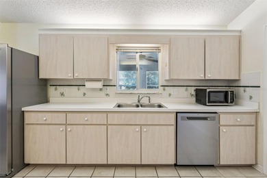 One or more photo(s) has been virtually staged. This inviting on The Links of Spruce Creek in Florida - for sale on GolfHomes.com, golf home, golf lot