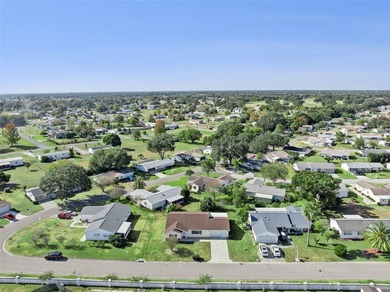 One or more photo(s) has been virtually staged. This inviting on The Links of Spruce Creek in Florida - for sale on GolfHomes.com, golf home, golf lot