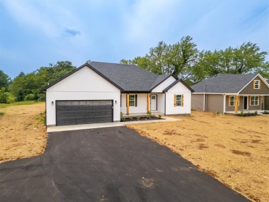 This beautiful home offers a relaxed and stylish lifestyle in a on Russellville Country Club in Kentucky - for sale on GolfHomes.com, golf home, golf lot
