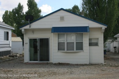 Spacious 1998 nomad park model, 584 square feet. Large living on Star Valley RV Golf Course in Wyoming - for sale on GolfHomes.com, golf home, golf lot