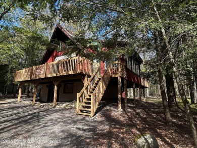 Large Chalet home in the Hideout, house features 4-bedrooms, 3 on The Hideout Golf in Pennsylvania - for sale on GolfHomes.com, golf home, golf lot