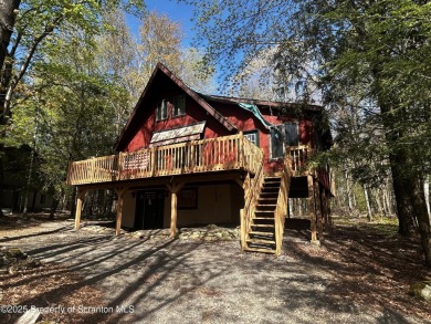 Large Chalet home in the Hideout, house features 4-bedrooms, 3 on The Hideout Golf in Pennsylvania - for sale on GolfHomes.com, golf home, golf lot