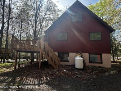 Large Chalet home in the Hideout, house features 4-bedrooms, 3 on The Hideout Golf in Pennsylvania - for sale on GolfHomes.com, golf home, golf lot