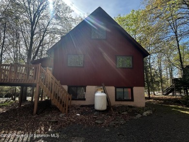 Large Chalet home in the Hideout, house features 4-bedrooms, 3 on The Hideout Golf in Pennsylvania - for sale on GolfHomes.com, golf home, golf lot