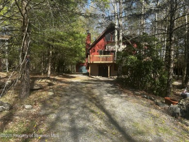 Large Chalet home in the Hideout, house features 4-bedrooms, 3 on The Hideout Golf in Pennsylvania - for sale on GolfHomes.com, golf home, golf lot