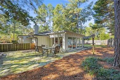 Discover this charming Pinehurst retreat in an ideal blend of on Pinehurst Resort and Country Club in North Carolina - for sale on GolfHomes.com, golf home, golf lot