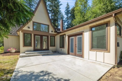 Cozy home with old-world charm coupled with modern conveniences on Hayden Lake Country Club in Idaho - for sale on GolfHomes.com, golf home, golf lot