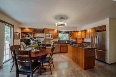 MLS# 285202 Welcome to 2929 S Ledbetter Place--an elegant and on Canyon Lakes Golf Course in Washington - for sale on GolfHomes.com, golf home, golf lot
