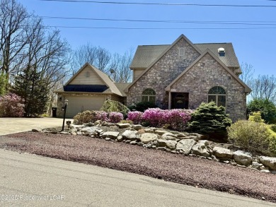 Elegant 4-Bedroom Home on Double Lot in Eagle Rock ResortWelcome on Eagle Rock Golf and Ski Resort in Pennsylvania - for sale on GolfHomes.com, golf home, golf lot