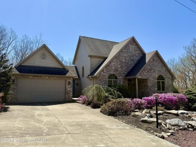 Elegant 4-Bedroom Home on Double Lot in Eagle Rock ResortWelcome on Eagle Rock Golf and Ski Resort in Pennsylvania - for sale on GolfHomes.com, golf home, golf lot