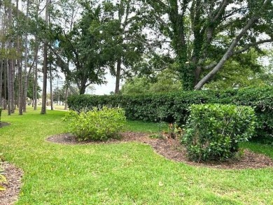 PRICE REDUCED!! This rare Oakhill Model has been nicely updated on Heritage Pines Country Club in Florida - for sale on GolfHomes.com, golf home, golf lot
