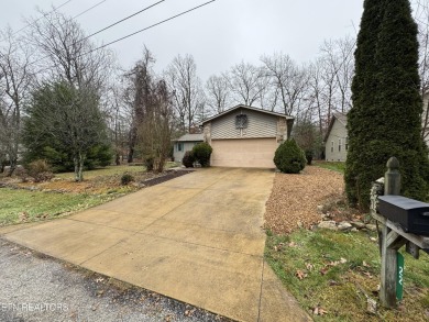 This 3 bedroom, 2.5 bathroom west-facing ranch home in the on Stonehenge Golf Course in Tennessee - for sale on GolfHomes.com, golf home, golf lot