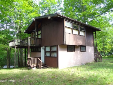 LAKE WALLENPAUPACK HOME IN BEAUTIFUL TANGLWOOD LAKES WITH LOTS on Paupack Hills Golf and Country Club in Pennsylvania - for sale on GolfHomes.com, golf home, golf lot