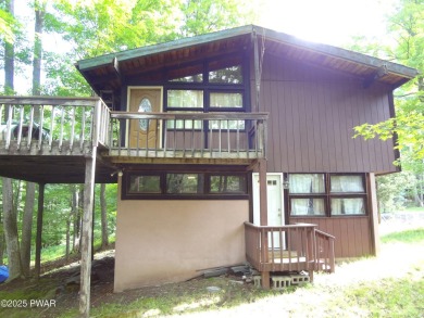 LAKE WALLENPAUPACK HOME IN BEAUTIFUL TANGLWOOD LAKES WITH LOTS on Paupack Hills Golf and Country Club in Pennsylvania - for sale on GolfHomes.com, golf home, golf lot