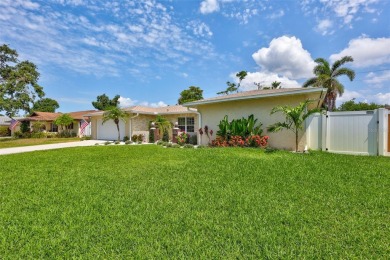 FEATURED ON HGTV'S HOUSE HUNTERS! -This stunning 4-bedroom on Bradenton Country Club in Florida - for sale on GolfHomes.com, golf home, golf lot