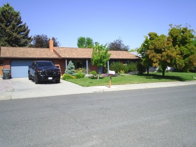 Pride of ownership throughout entire property for this single on Bill Roberts Municipal Golf Course in Montana - for sale on GolfHomes.com, golf home, golf lot