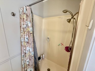 Home is located in Water Oak Country Club Estates in Lady Lake on Water Oak Country Club Estates in Florida - for sale on GolfHomes.com, golf home, golf lot