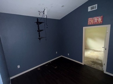 Fixer-Upper Opportunity in Golf Course Community - 4 Bed, 2.5 on Woodland Hills Golf Club in Texas - for sale on GolfHomes.com, golf home, golf lot