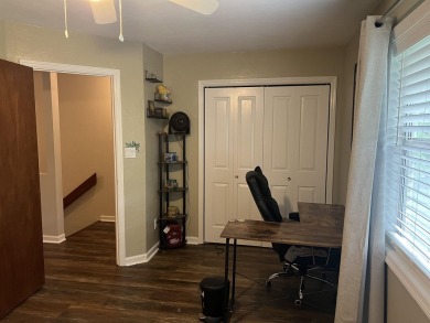 Well kept end unit. 2 BR 2.5 Bath townhouse with high ceilings on Hilaman Park Golf Course in Florida - for sale on GolfHomes.com, golf home, golf lot