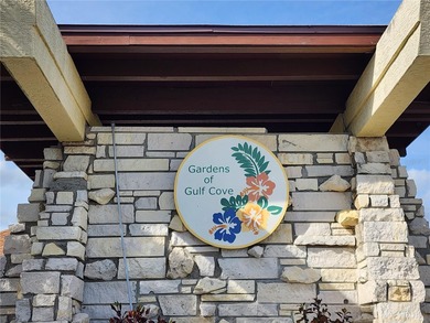 Under contract-accepting backup offers. AFFORDABLE & ADORABLE! on Duffys Golf Center in Florida - for sale on GolfHomes.com, golf home, golf lot