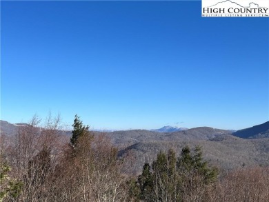 Sought after TOP FLOOR 2 bedroom Skyleaf condo with LONG RANGE on Sugar Mountain Golf Course in North Carolina - for sale on GolfHomes.com, golf home, golf lot