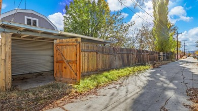 Spacious ranch-style home in the heart of Grand Junction! on Lincoln Park Golf Course in Colorado - for sale on GolfHomes.com, golf home, golf lot