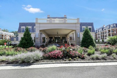 Utmost elegance meets ultra-spaciousness in this rare gem of a on North Hills Country Club in New York - for sale on GolfHomes.com, golf home, golf lot
