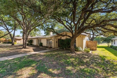 Three bedroom, two bath home right on the Diamond Oaks golf on Diamond Oaks Golf and Country Club in Texas - for sale on GolfHomes.com, golf home, golf lot