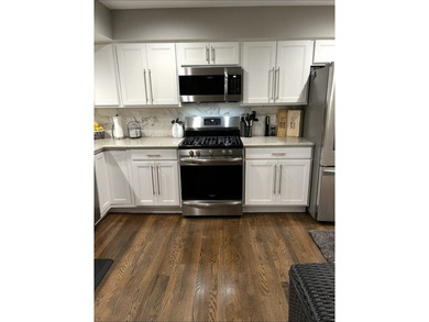 BEAUTIFULLY UPDATED 2022 in Villa Olivia, near golf course. Home on Villa Olivia Country Club in Illinois - for sale on GolfHomes.com, golf home, golf lot