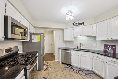 Rare end-unit ranch condo in desirable Highlands of Algonquin on on The Golf Club of Illinois in Illinois - for sale on GolfHomes.com, golf home, golf lot