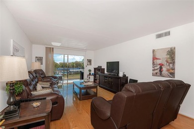 GOLFERS THIS IS THE PERFECT LOCATION FOR YOU, THIS IS AN AMAZING on Wynmoor Golf Course in Florida - for sale on GolfHomes.com, golf home, golf lot