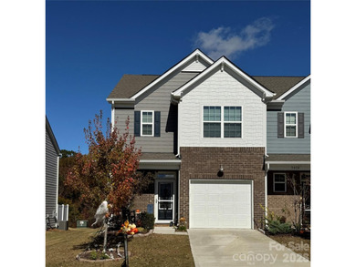 Immaculate End-Unit townhome in the sought-after Windhaven on Tega Cay Golf Club in South Carolina - for sale on GolfHomes.com, golf home, golf lot