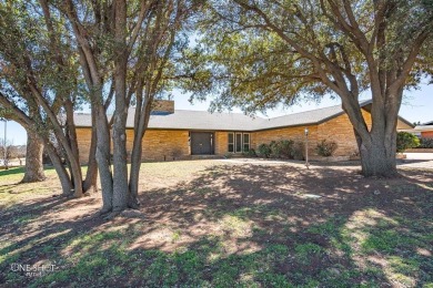 Beautiful renovated home in the Country Club of Sweetwater! on Sweetwater Country Club in Texas - for sale on GolfHomes.com, golf home, golf lot