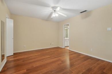 Welcome home! This stunning 3-bedroom condo, complete with an on Stevens Park Golf Course in Texas - for sale on GolfHomes.com, golf home, golf lot
