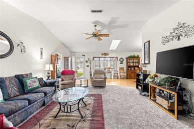 Minutes to the Villages and shopping. ! Move-in ready Dogwood on The Links of Spruce Creek in Florida - for sale on GolfHomes.com, golf home, golf lot