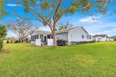 Minutes to the Villages and shopping. ! Move-in ready Dogwood on The Links of Spruce Creek in Florida - for sale on GolfHomes.com, golf home, golf lot