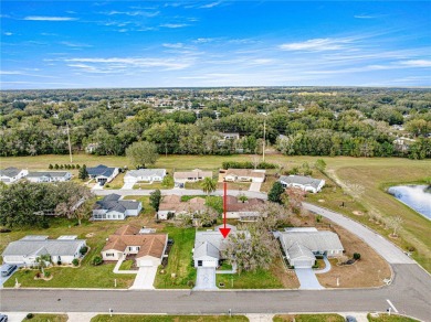 Minutes to the Villages and shopping. ! Move-in ready Dogwood on The Links of Spruce Creek in Florida - for sale on GolfHomes.com, golf home, golf lot