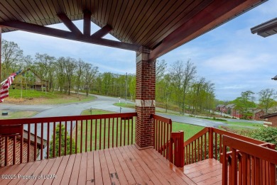 Cool vibe in this bright, open, tastefully appointed 3 BR/3 Bath on Eagle Rock Golf and Ski Resort in Pennsylvania - for sale on GolfHomes.com, golf home, golf lot