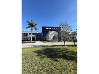 Welcome to this spacious 2 bed, 2 bath condo at 3250 N Palm Aire on Palm-Aire Country Club and Resort - The Oaks in Florida - for sale on GolfHomes.com, golf home, golf lot