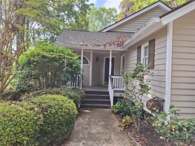 Come see this Callawassie Island Club Cottage, perfect for a on Callawassie Island Club in South Carolina - for sale on GolfHomes.com, golf home, golf lot