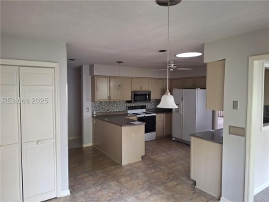 Come see this Callawassie Island Club Cottage, perfect for a on Callawassie Island Club in South Carolina - for sale on GolfHomes.com, golf home, golf lot