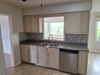 Come see this Callawassie Island Club Cottage, perfect for a on Callawassie Island Club in South Carolina - for sale on GolfHomes.com, golf home, golf lot