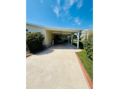 EXQUISTE LAKEFRONT HOME IN A GATED COMMUNITY OFFERING on Cypress Greens in Florida - for sale on GolfHomes.com, golf home, golf lot
