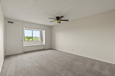 Don't miss this exceptional opportunity to own a 2-bedroom on Heather Ridge Golf Club in Illinois - for sale on GolfHomes.com, golf home, golf lot