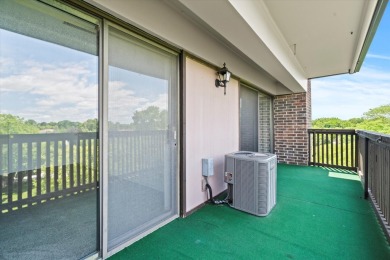 Don't miss this exceptional opportunity to own a 2-bedroom on Heather Ridge Golf Club in Illinois - for sale on GolfHomes.com, golf home, golf lot