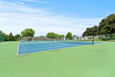 Don't miss this exceptional opportunity to own a 2-bedroom on Heather Ridge Golf Club in Illinois - for sale on GolfHomes.com, golf home, golf lot