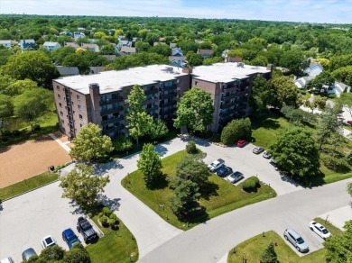 Don't miss this exceptional opportunity to own a 2-bedroom on Heather Ridge Golf Club in Illinois - for sale on GolfHomes.com, golf home, golf lot